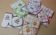 Gospodinjski set: predpasnik, rokavica in prijemalka